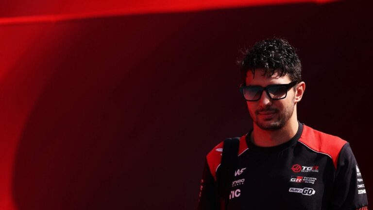 Естебан Окон у боліді Haas