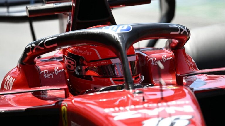 Болід Ferrari SF-26 на гоночній трасі