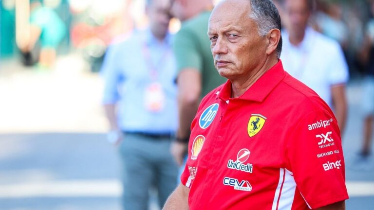 Командні інструкції Ferrari: Фред Вассюр керує пілотами
