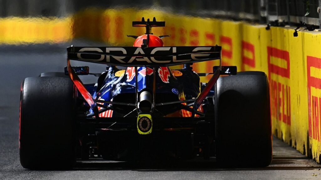 Макс Ферстаппен на боліді Red Bull у Баку