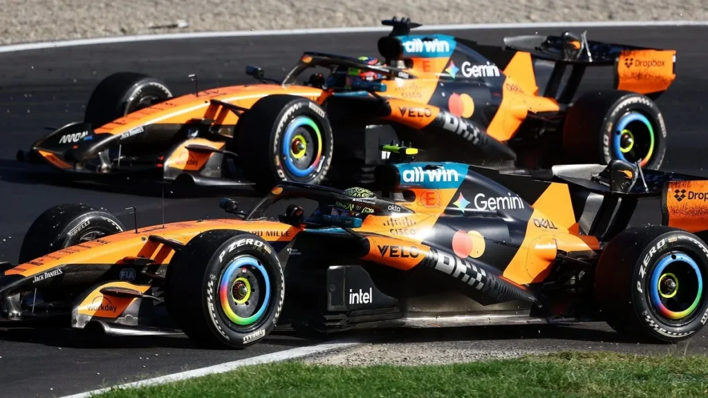 Пілоти команди McLaren Ландо Норріс та Оскар Піастрі