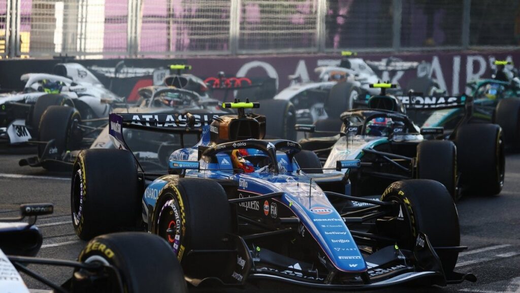 Болід Williams з новим апгрейдом B-spec на трасі в Баку