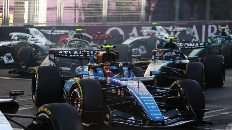 Болід Williams з новим апгрейдом B-spec на трасі в Баку
