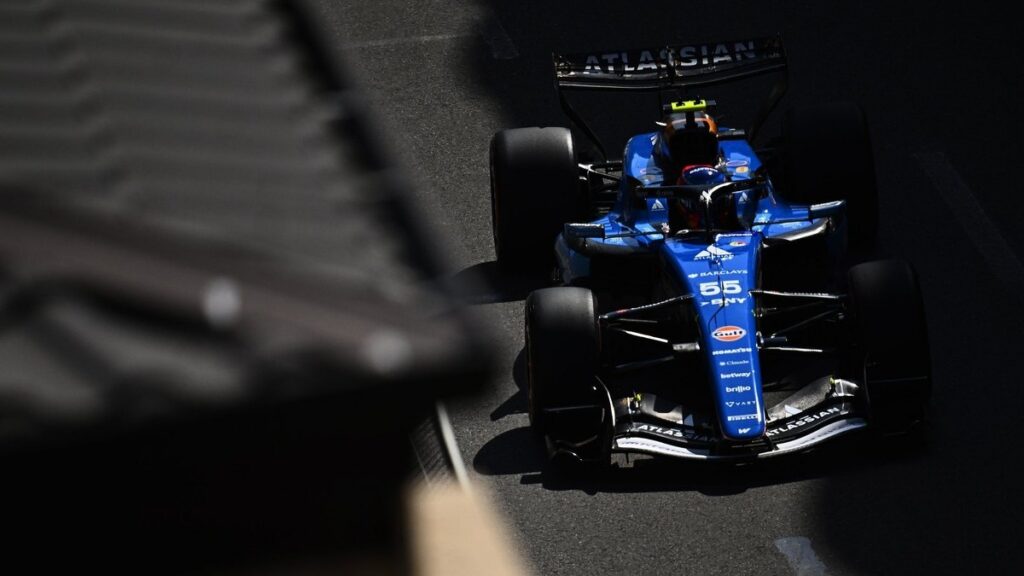 Болід Williams FW48 на трасі в Баку