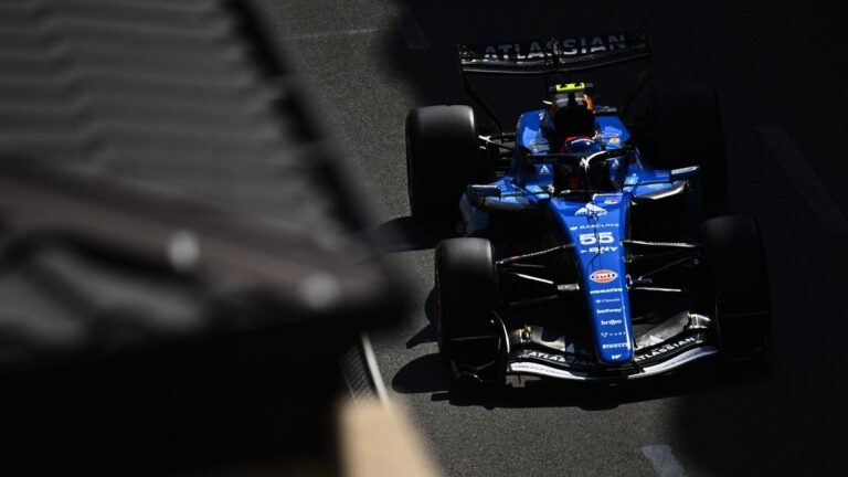 Болід Williams FW48 на трасі в Баку