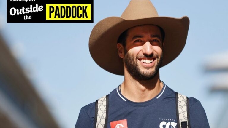 Деніел Ріккардо під час подорожі на Ford Raptor