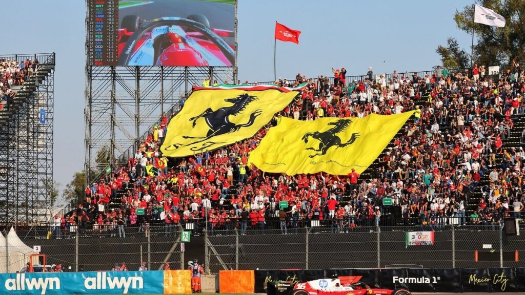 Шарль Леклер на боліді Ferrari під час тренування в Мексиці