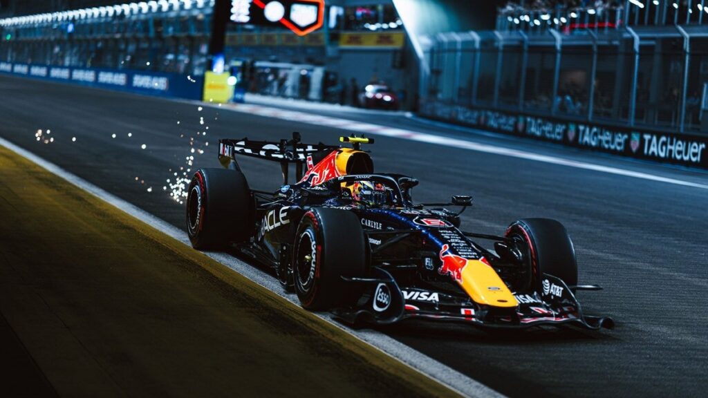 Пілот Red Bull Ісак Хаджар під час Гран-прі Сінгапуру