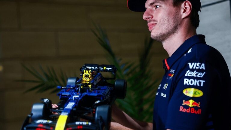 Деталізована модель LEGO Red Bull RB20