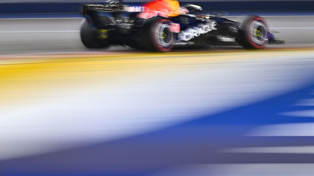 Макс Ферстаппен на боліді Red Bull у боротьбі за перемогу