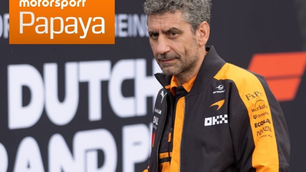Пілоти McLaren на трасі під час Гран-прі Сінгапуру