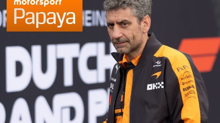 Пілоти McLaren на трасі під час Гран-прі Сінгапуру