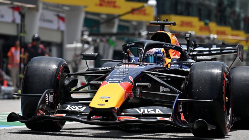 Макс Ферстаппен за кермом боліда Red Bull