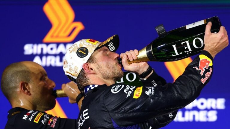 Макс Ферстаппен у боксах команди Red Bull